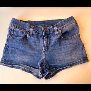 Short Levi Jean shorts! 🩳